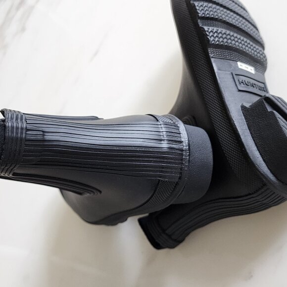 Hunter Women's Original Chelsea Rain Boots โ Timeless Black Style ๐ง๏ธ๐ค - Picture 10 of 14